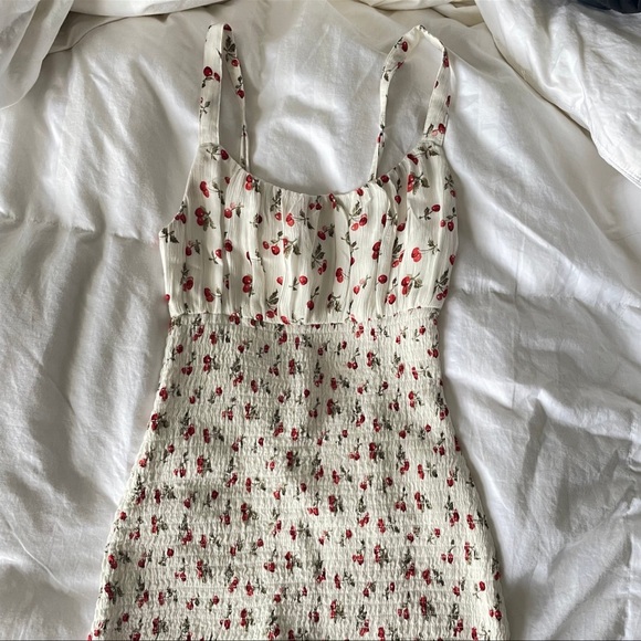 Abercrombie & Fitch cherry ruched smocked mini dress - Picture 4 of 6